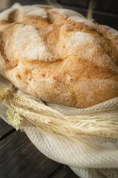 Freshly baked multi grain bread on rustic dark wooden background. Low key sti Foto stock