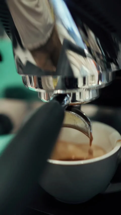 Freshly Brewed Espresso Flowing into a Cup Видео 346119504