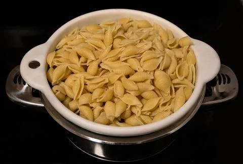Freshly cooked pasta shells in a colander 스톡 사진