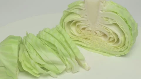 Freshly Cut Cabbage on a Clean White Background Reflecting Freshness and Natural Vidéo 281728056