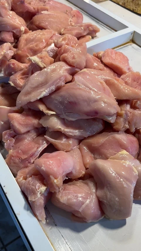 Freshly Cut Raw Broiler Chicken Portions Displayed for Sale in a Bustling M.. Video stock 325260413