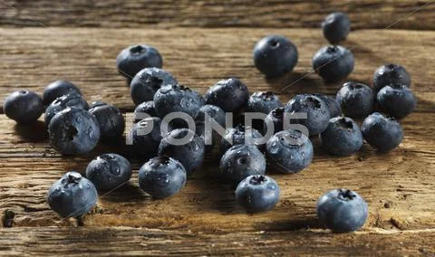 Freshly washed blueberries on a wooden surface Stock Photos