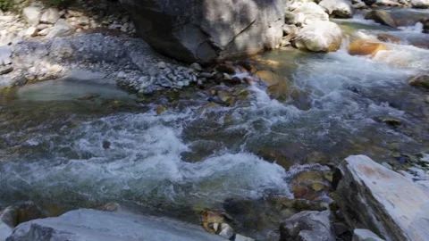 Freshwater River Rapids Surrounded by Rocks in the Himalayan Mountains Vidéo 345252776