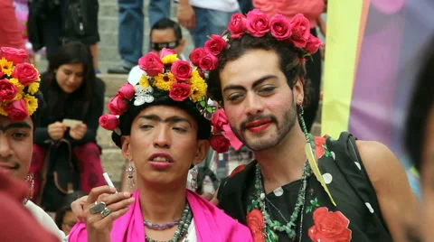 Frida Kahlo costume Stockbeeldmateriaal 40064074