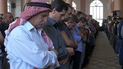 Friday prayer in central mosque Ramallah, West Bank Vidéo 71525144