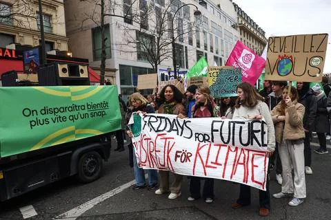 Fridays For Future - Climate Protest in Paris, France - 10 Mar 2023 Stock Photos