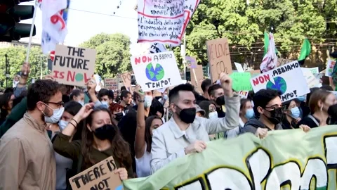 Fridays for Future - Climate strike in Milan, Italy Vídeos de archivo 161491487