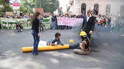 Fridays for Future - Climate strike in Milan, Italy Vídeo Stock 161491566