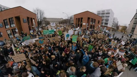 Fridays for future demonstration, Berlin, Greta Thunberg, Luisa Neubauer, 3455 Vídeo Stock 108105985