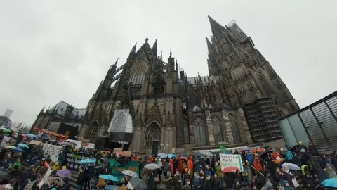 Fridays for future demonstration, Cologne / Kölner Dom 01b Vídeo Stock 104882645