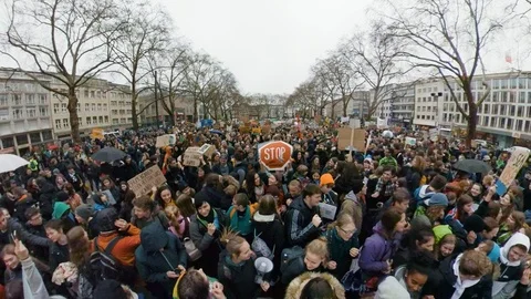 Fridays for future demonstration, Dancing and singing students, Neumarkt32a Vídeo Stock 104958919