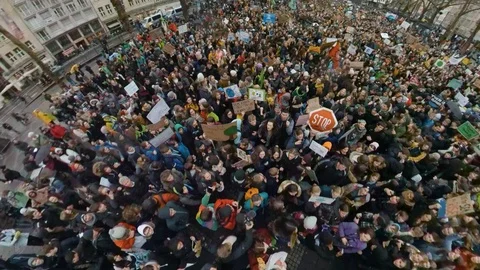 Fridays for future demonstration, students sitting then dancing, Neumarkt 37a Vídeo Stock 104959765