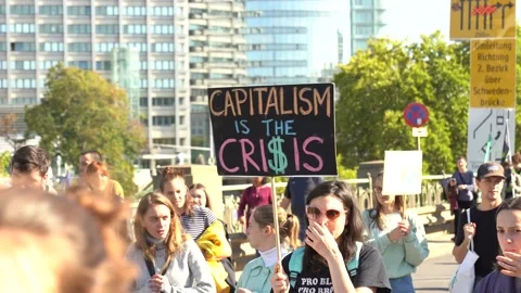 Fridays for Future protest in downtown Vienna 스톡 동영상 218736221