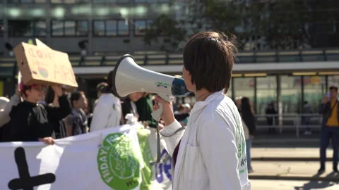Fridays for Future protest in downtown Vienna 스톡 동영상 218736535