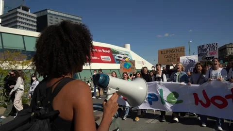 Fridays for Future protest in downtown Vienna 스톡 동영상 218736537