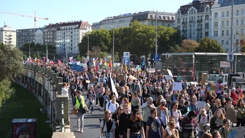 Fridays for Future protest in downtown Vienna 스톡 동영상 218737289