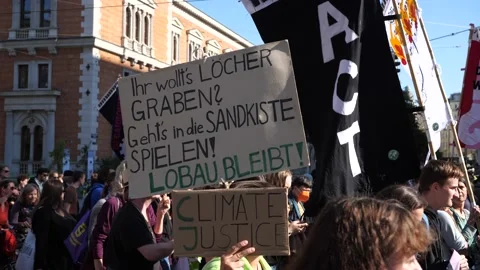 Fridays for Future protest in downtown Vienna 스톡 동영상 218737589