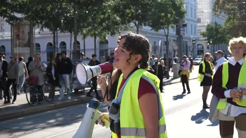 Fridays for Future protest in downtown Vienna 스톡 동영상 218738202