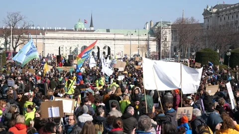Fridays for Future protest in downtown Vienna 스톡 동영상 234870032