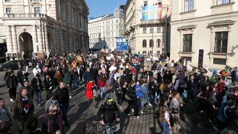 Fridays for Future protest in downtown Vienna 스톡 동영상 234870195