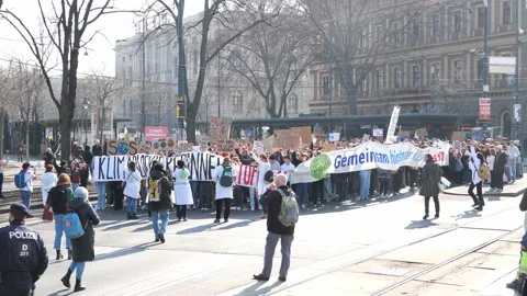 Fridays for Future protest in downtown Vienna 스톡 동영상 234870198