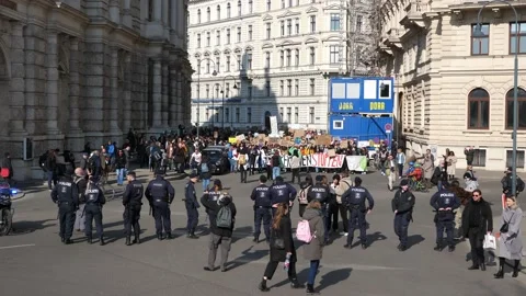Fridays for Future protest in downtown Vienna 스톡 동영상 234870248