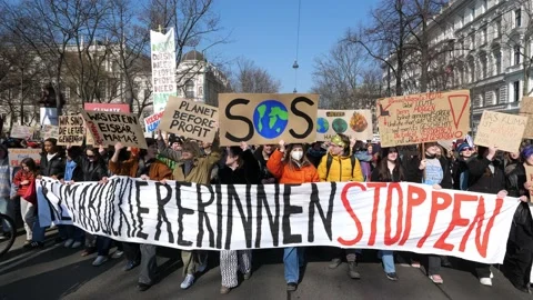 Fridays for Future protest in downtown Vienna 스톡 동영상 234870309