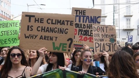Fridays For Future rally to demand action to prevent further climate change. Vídeo Stock 108545459