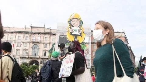 Fridays For Future rally to demand action against climate change. Vídeo Stock 140800829