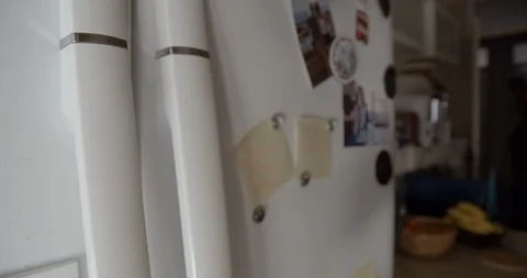 Fridge opening and closing slow motion Vídeos de archivo 103493535