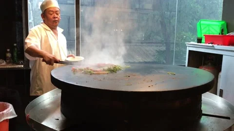 Fried beef in a Mongolia barbecue restaurant. 스톡 동영상 134008142