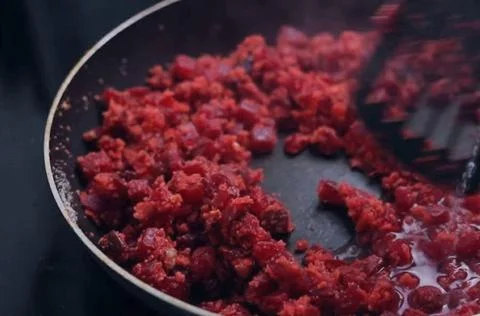 Fried beets in a pan Foto stock