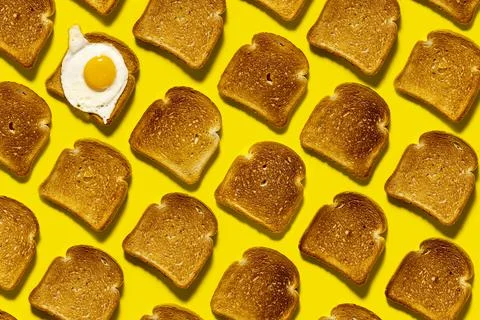 Fried bread until golden brown, scrambled eggs for breakfast. Crunchy carbs o Stock Photos