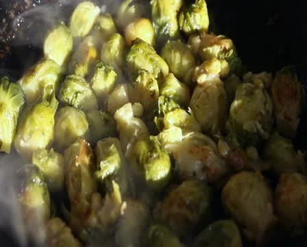 Fried brussels sprouts on a frying-pan 스톡 동영상 17064624