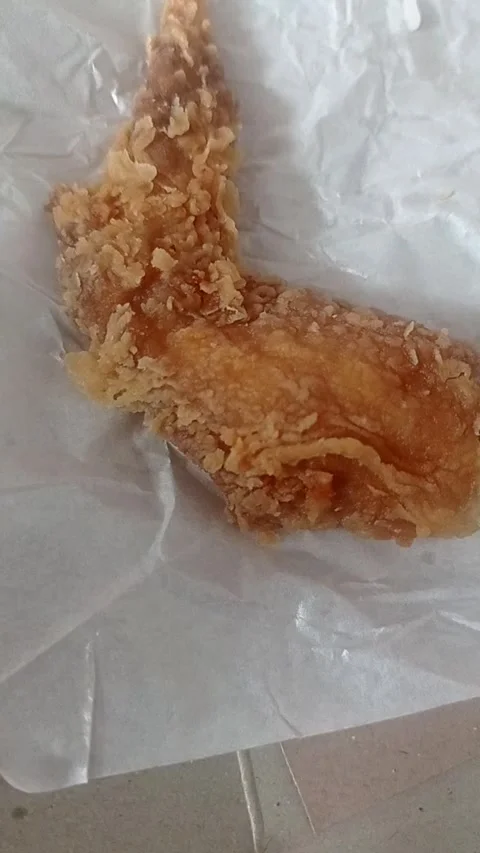Fried chicken 스톡 동영상 220698669