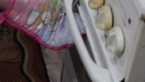 Fried chicken remove from oven Stock Footage 71114173