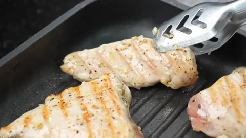 Fried Chicken roast in grill pan Close view Video stock 286074654
