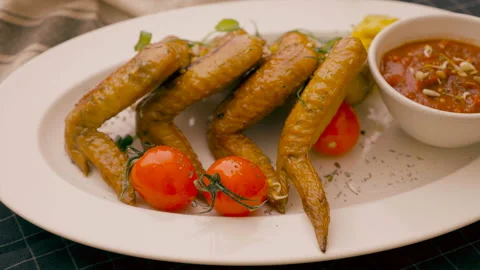 Fried chicken wings on a plate Video stock 143114879