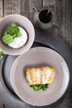 Fried cod fillets and spinach Foto stock