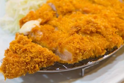 Fried cutlet pork (Tonkatsu : Japanses foods) on white plate with cabbage Stock-Fotos