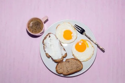 Fried egg bread slice in plate have espresso coffee Stockfoto's