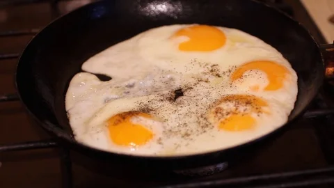 Fried egg, Eggs and tomatoes, Casting pan Omelette, mint,Dolly shot , extreme Stock-Footage 75839153