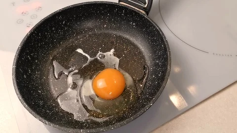 Fried egg Stock Footage 127272146