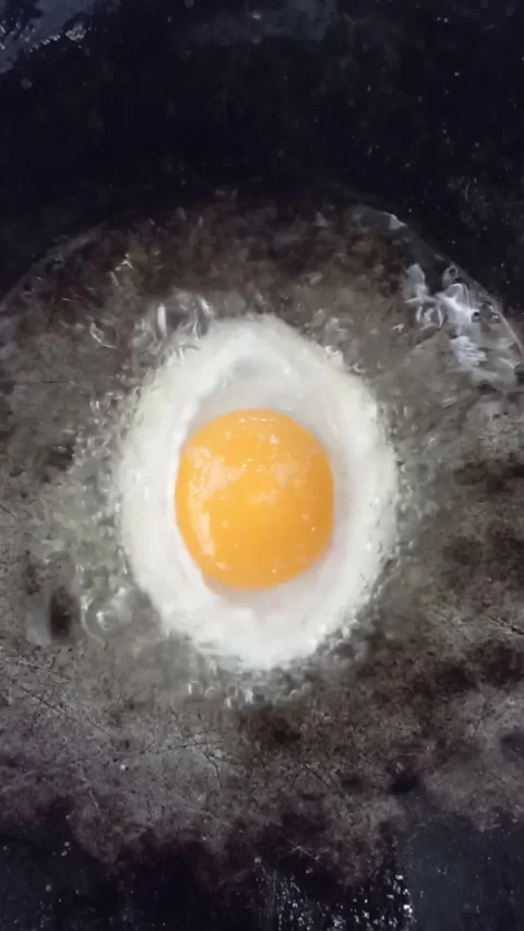 Fried egg Stockbeeldmateriaal 238655186