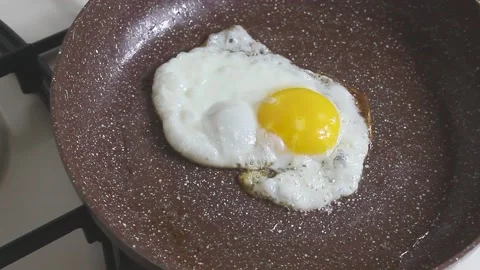 Fried egg in a frying pan Stock Footage 150406481