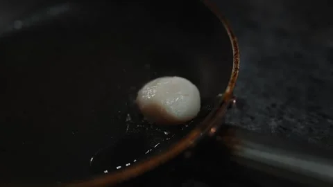 A fried egg is in a pan on a stove Video stock 295994293
