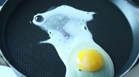 Fried egg in a pan time lapse Stock Footage 57638732