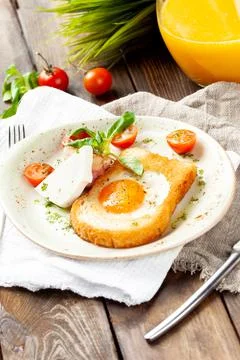 Fried egg in a piece of bread in a plate Foto stock