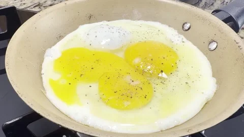 Fried egg  Slowm Stock Footage 336318529