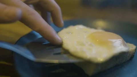 Fried Egg on Toast 動画素材 286754453